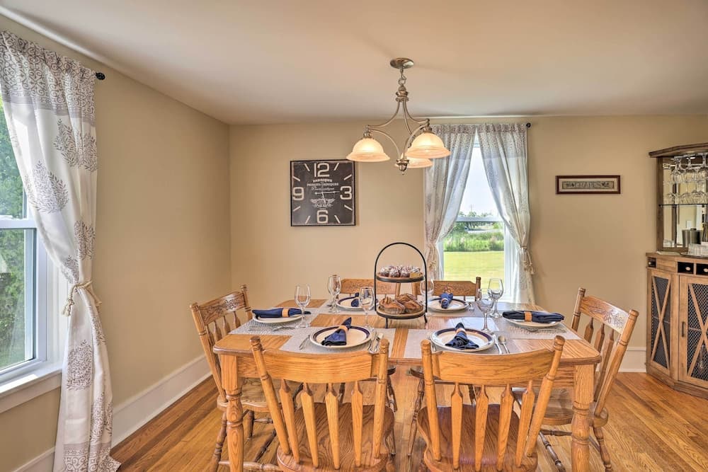 Finger Lakes Farm Retreat: Walk to Wineries!