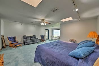 Lakefront Livingston Home w/ Dock, 1 Mi to Launch!