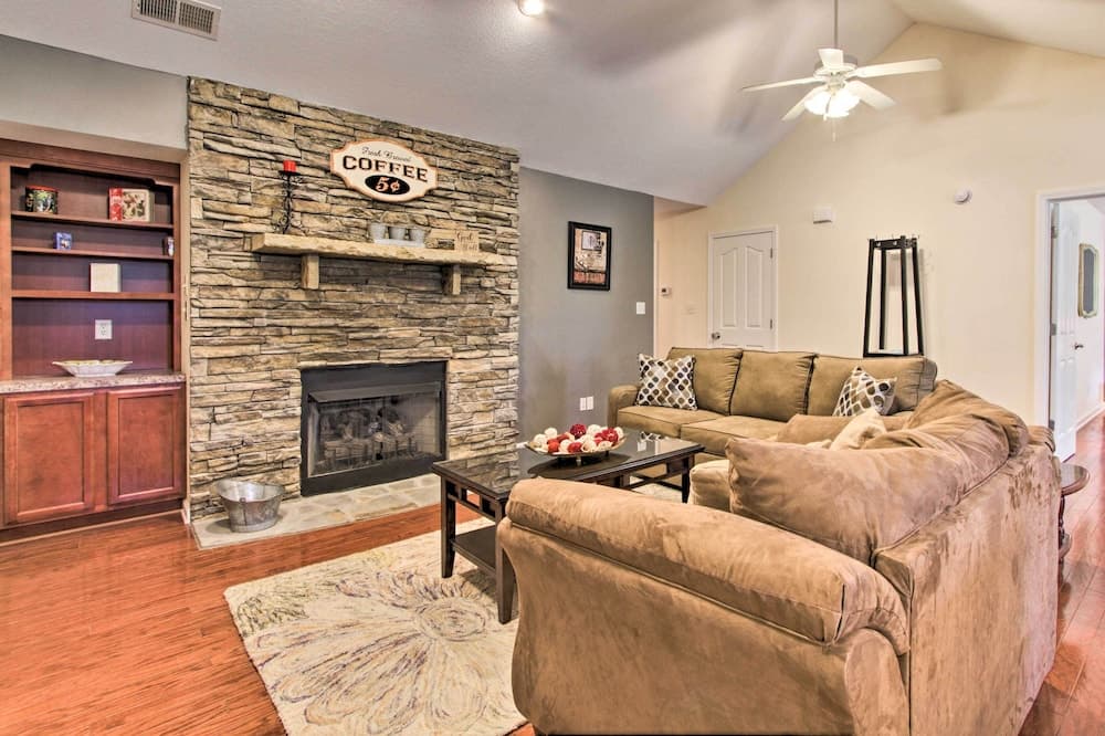 Home w/ Community Pool - 2 Miles to The Island!