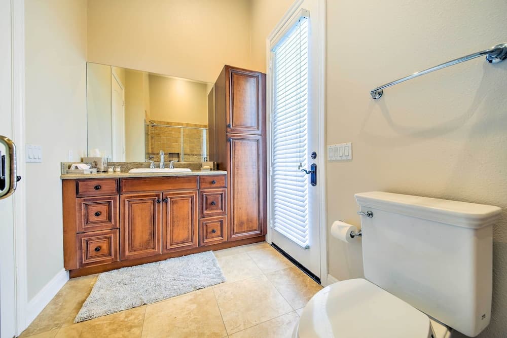 Luxe Wine Country Estate w/ Orchard-facing Balcony