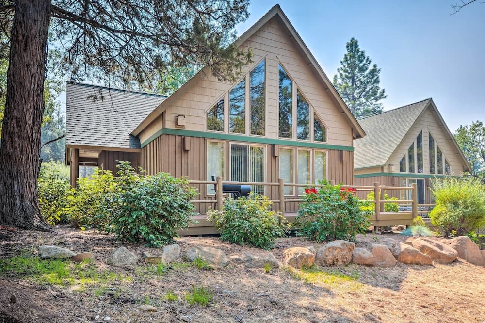 Klamath Falls Family Cottage: Hike & Explore!