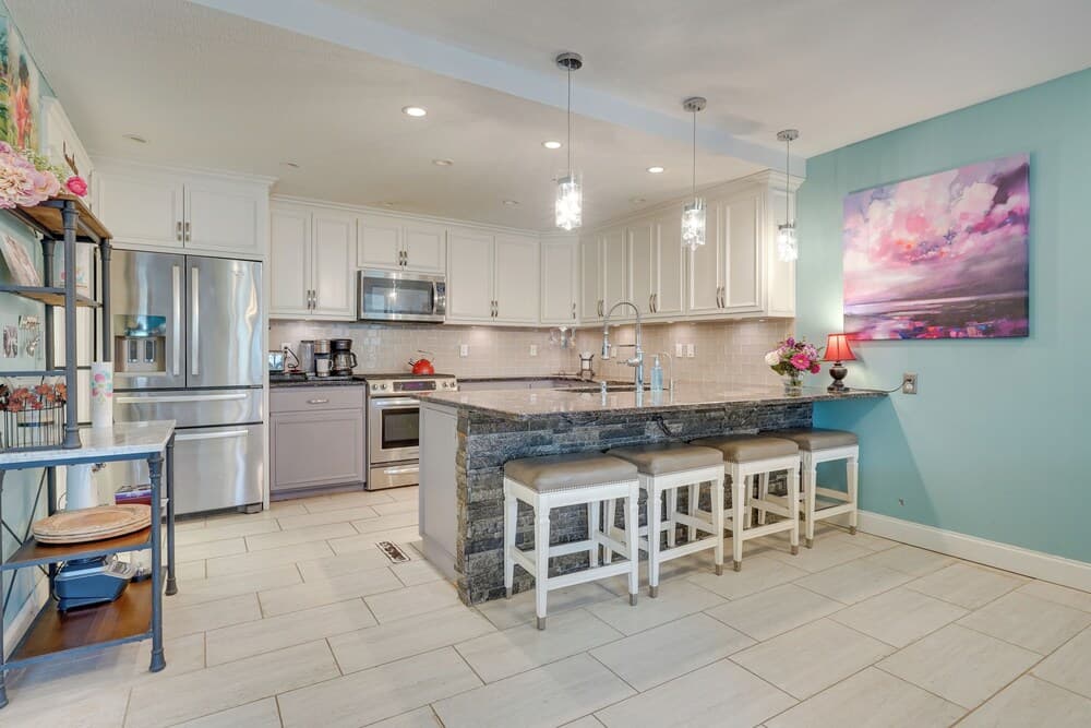 Large Family Home w/ Patios, Gas Grill + Fire Pit!