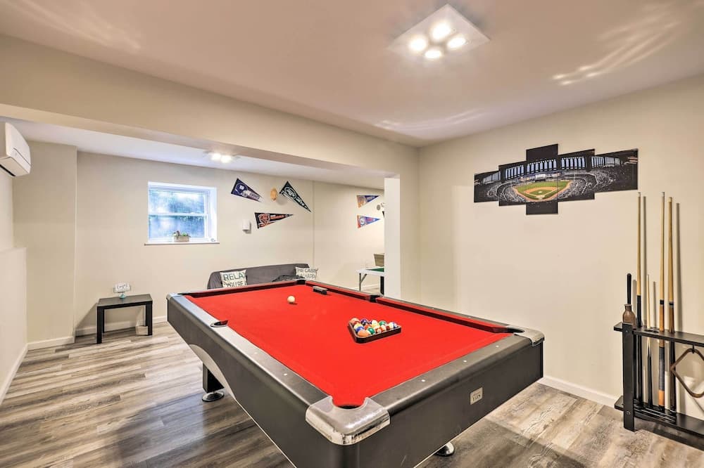 Near Tobyhanna State Park: Home w/ Hot Tub!