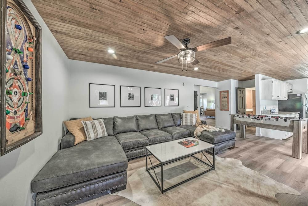 Central Ruidoso Retreat w/ Deck & Game Room!