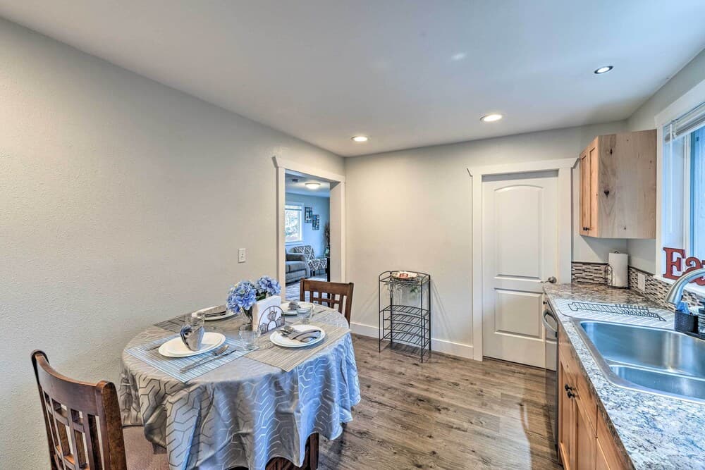 Port Angeles Retreat - 1 Mi to Downtown!