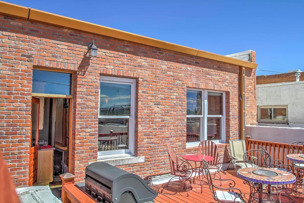 Vintage Downtown Laramie Apartment w/ Deck!