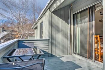 Stunning Lincoln Escape w/ Deck & Mtn Views!