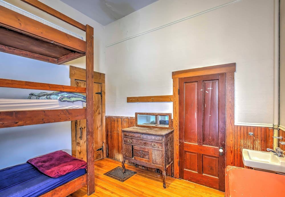 East Burke Home on Kingdom Trails: Near Ski Resort