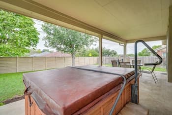Pet-friendly Round Rock Escape w/ Hot Tub!