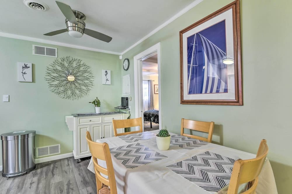 Pet-friendly Taylor Home w/ Backyard Oasis!