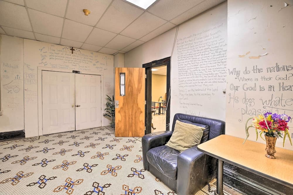 'timeless' Gary Studio, ATV Trails On-site!