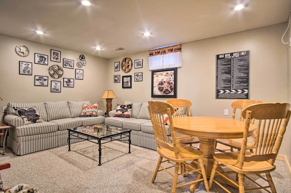 Rustic Rothbury Cabin w/ Resort Amenity Access!