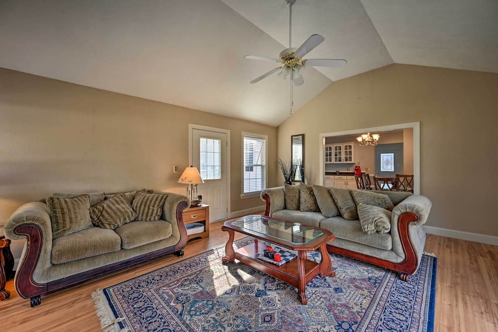 Serene Blue Ridge Getaway in Galax w/ Yard!