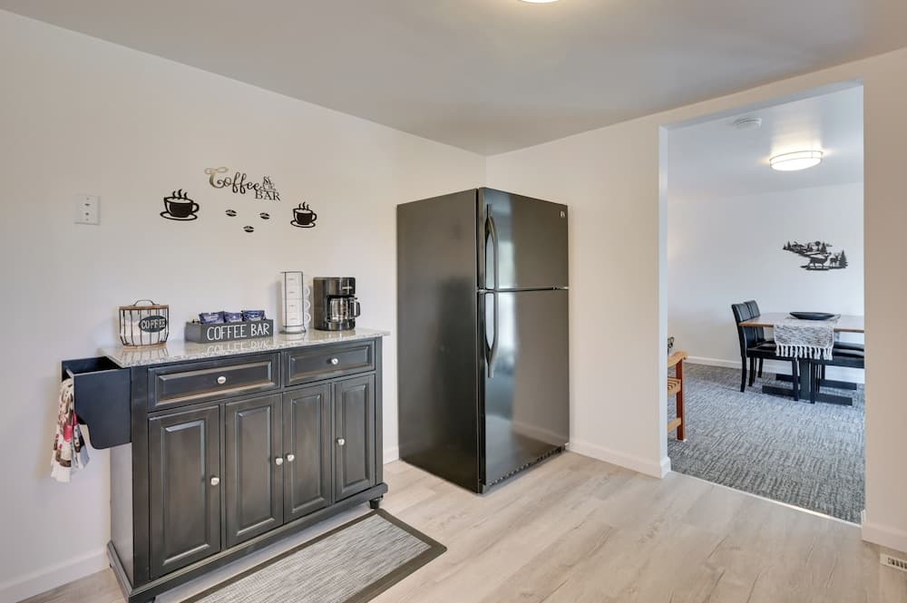 Woodsy Family Retreat 11 Mi to Raystown Lake!