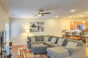 3-floor Morgantown Townhome, 1 Mi to High St!