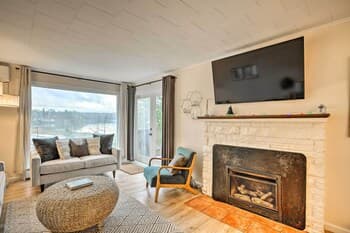 Anacortes Home: Short Walk to Similk Bay!