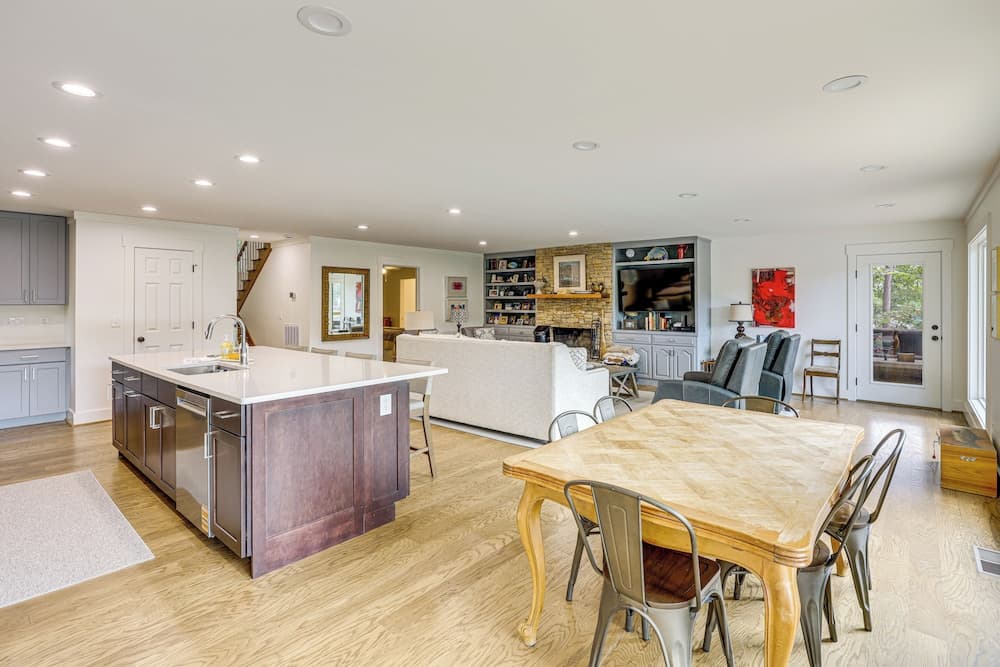 'arcade Cove' - Lake Martin Home w/ Private Dock!