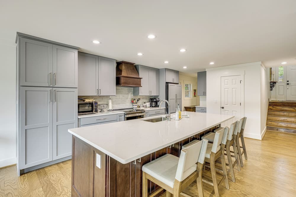 'arcade Cove' - Lake Martin Home w/ Private Dock!