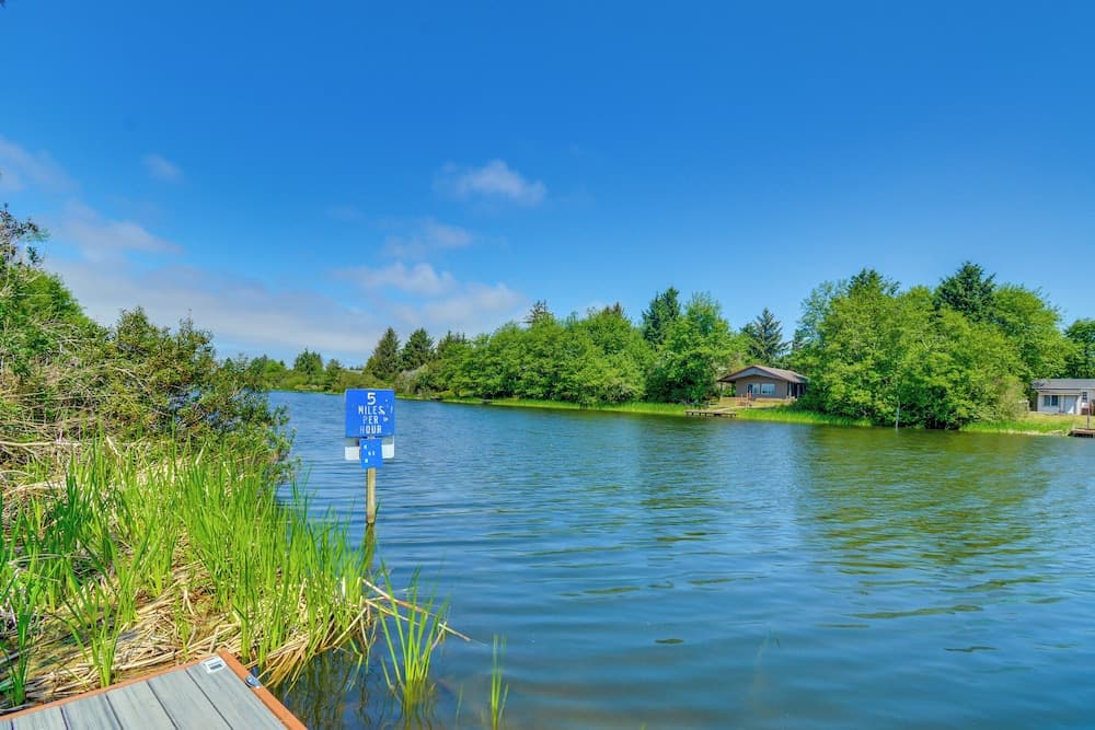 Dog-friendly Retreat w/ Dock & Waterfront Views