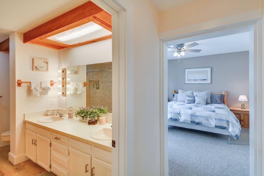 Private Ski Retreat in Avon: Eagle River Views!