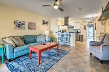 Coastal Condo w/ Pool Access - Steps to Beach