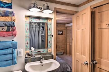 Cozy Grand Lake Cabin w/ Deck + Mtn Views!