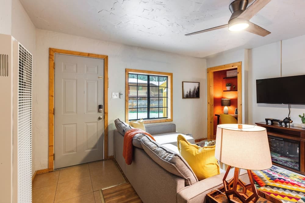 Cozy Red River Getaway - Walk to Main Street