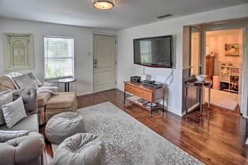 Corpus Christi Cottage w/ Patio - 5 Mi From Beach!