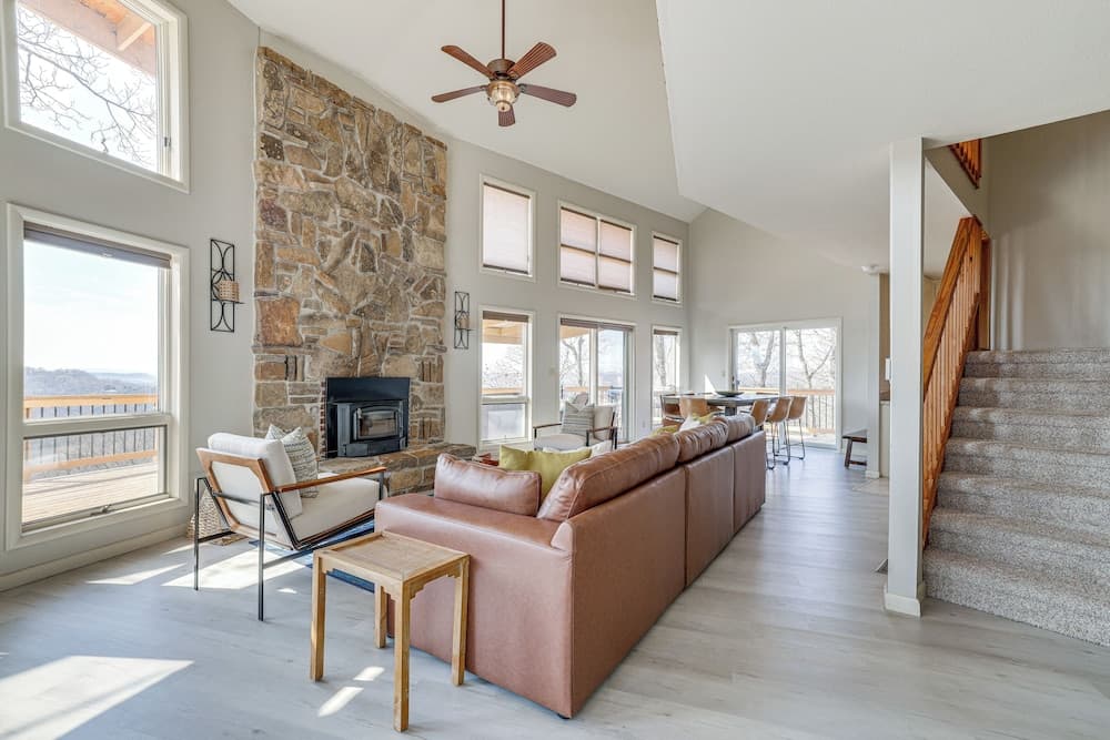 Eureka Springs Gem: 2 Decks, Mtn + Lake Views