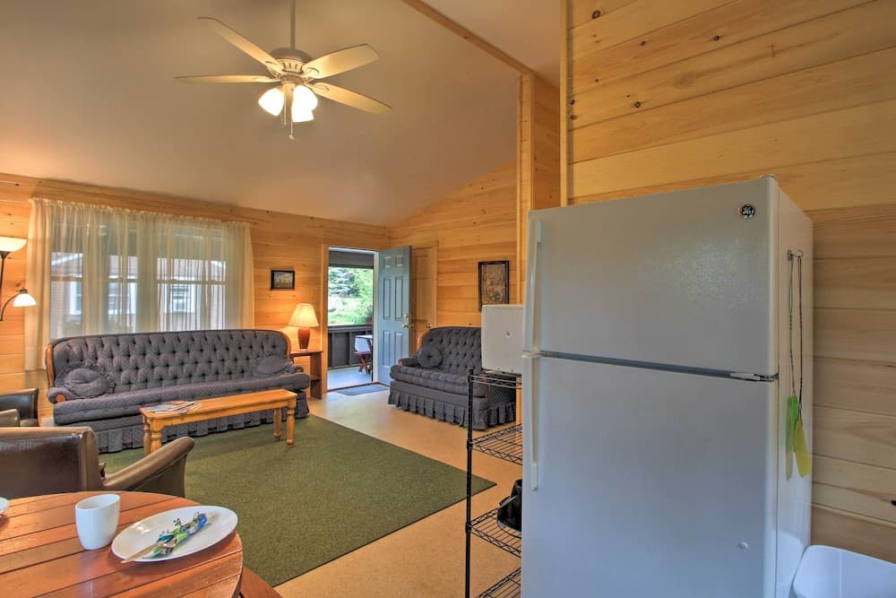 'the Cedars' Cabin w/ Beach Access on Panther Pond