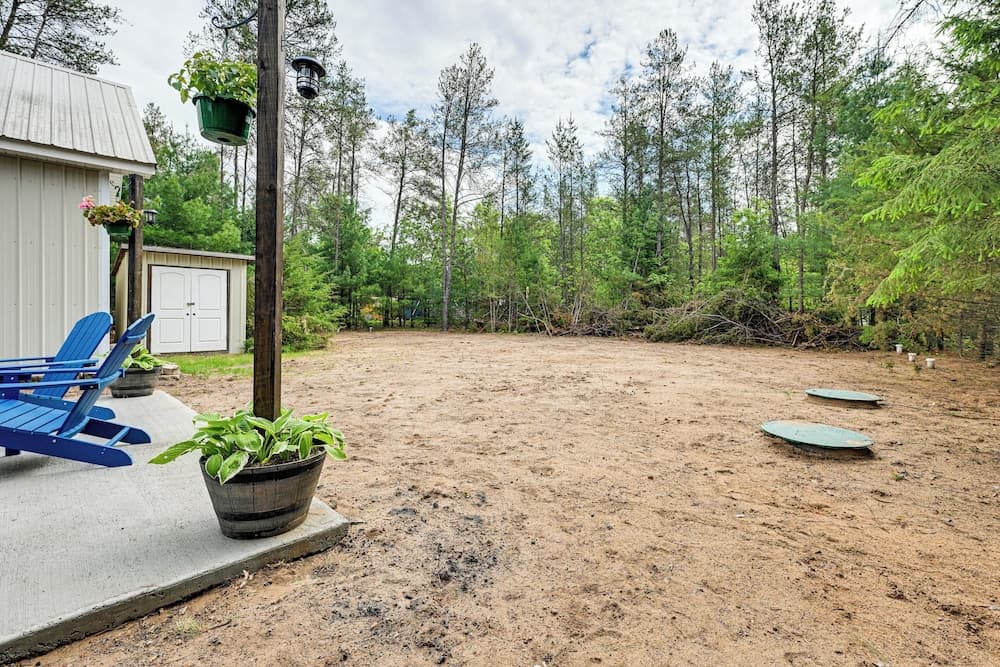 Walk to Castle Rock County Park: Rustic Cabin
