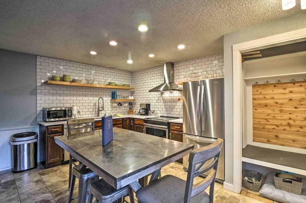 Walk to Slopes: Dtwn Breckenridge Condo on Main St