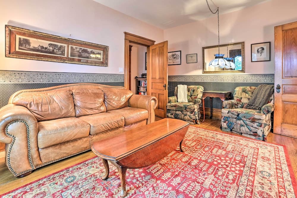 Historic Gaylord Home in Heart of Downtown!