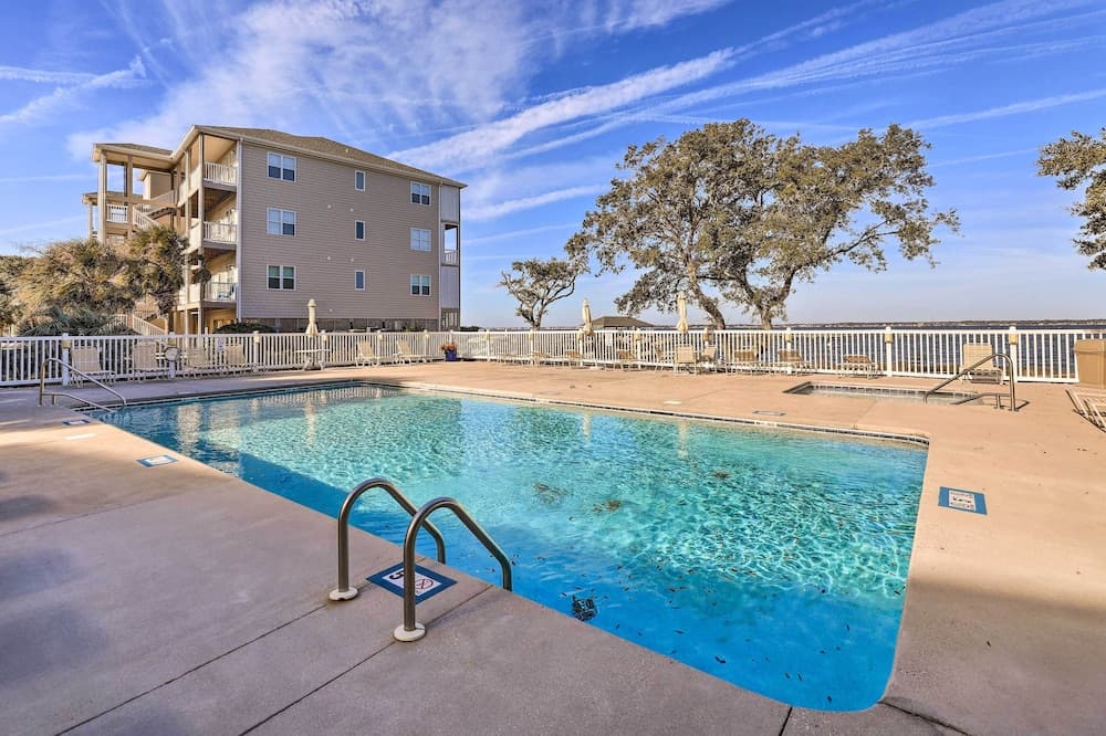 Ocean Club Condo w/ Community Pool & Hot Tub