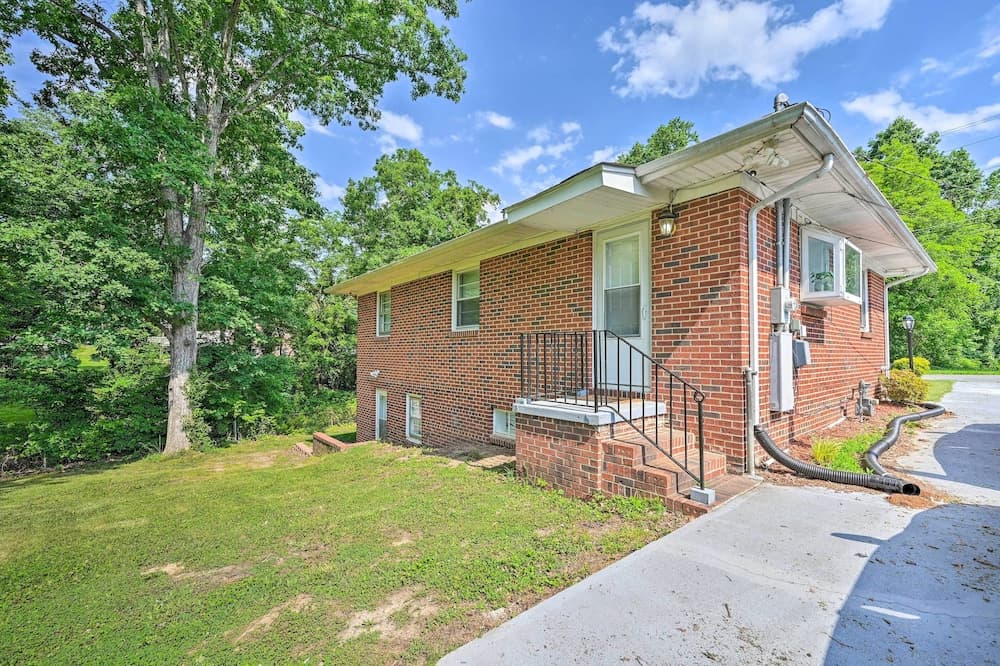 Greensboro Home < 4 Mi to Downtown!