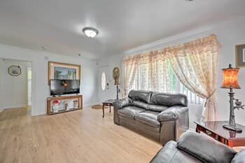 Quaint Greensboro Home < 4 Mi to Downtown!