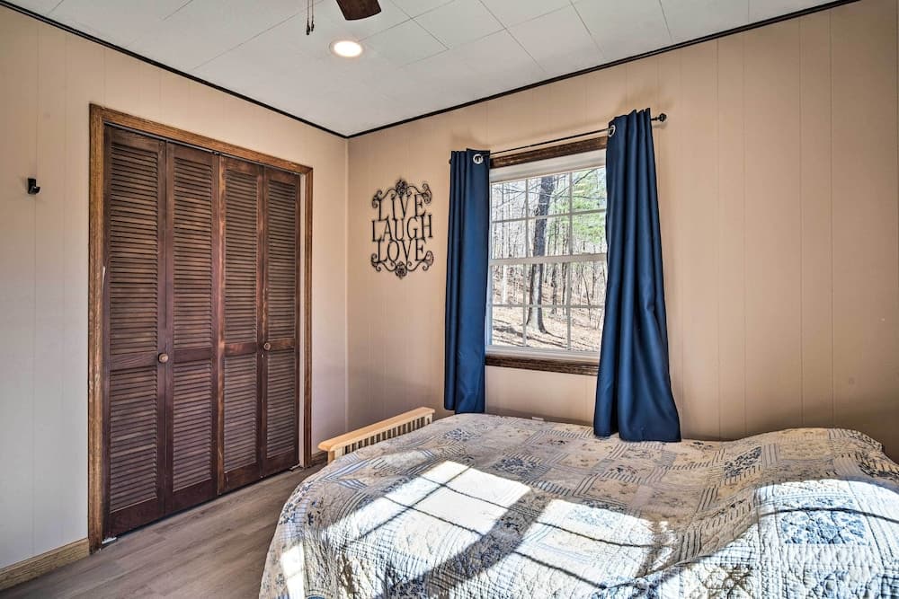 Pet-friendly Saluda Home w/ Mountain Views!