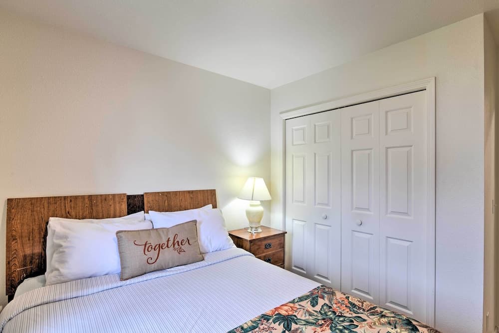 Quaint Ranch Home w/ Yard in Midtown Anchorage!