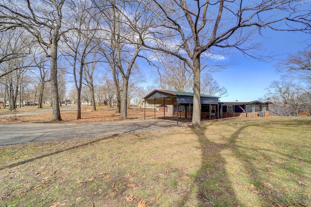 Lake Hudson Home w/ Patio in Locust Grove