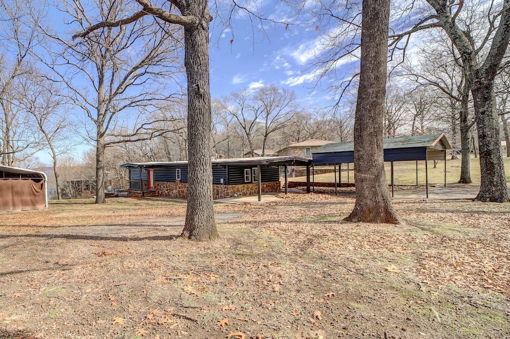 Lake Hudson Home w/ Patio in Locust Grove