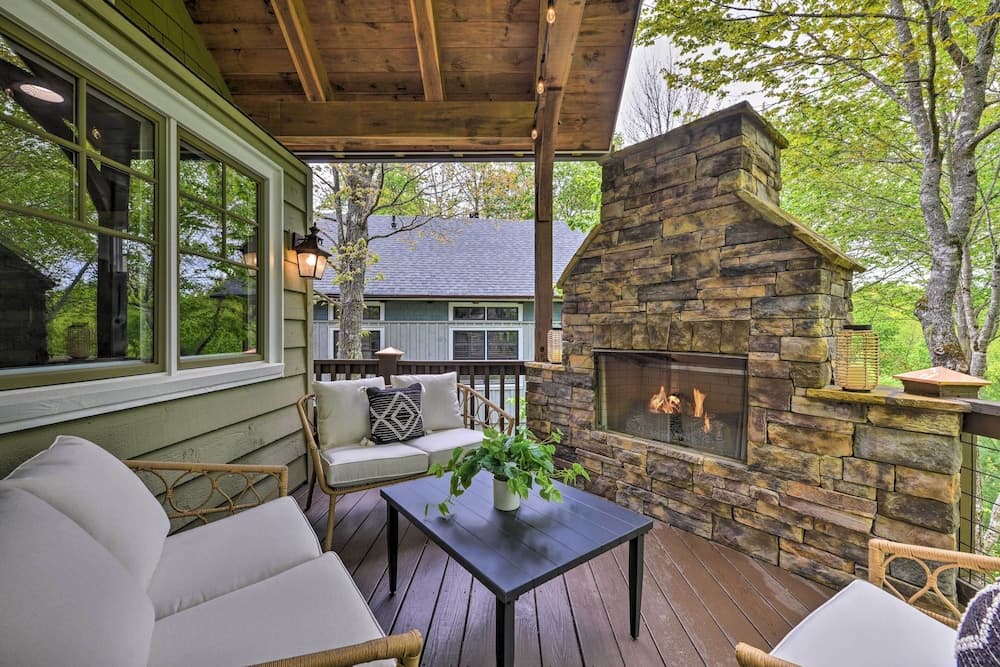 Fireplace & Hot Tub Relaxation: Cozy Cashiers Gem!