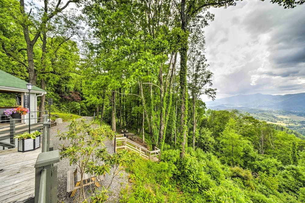 Mtn Treehouse w/ Fire Pit, Breathtaking Views