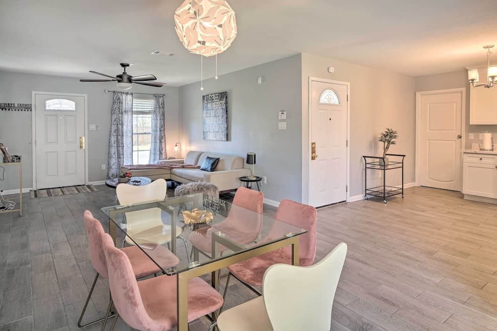 Updated Baton Rouge Home w/ Grill ~ 10 Mi to Dtwn!