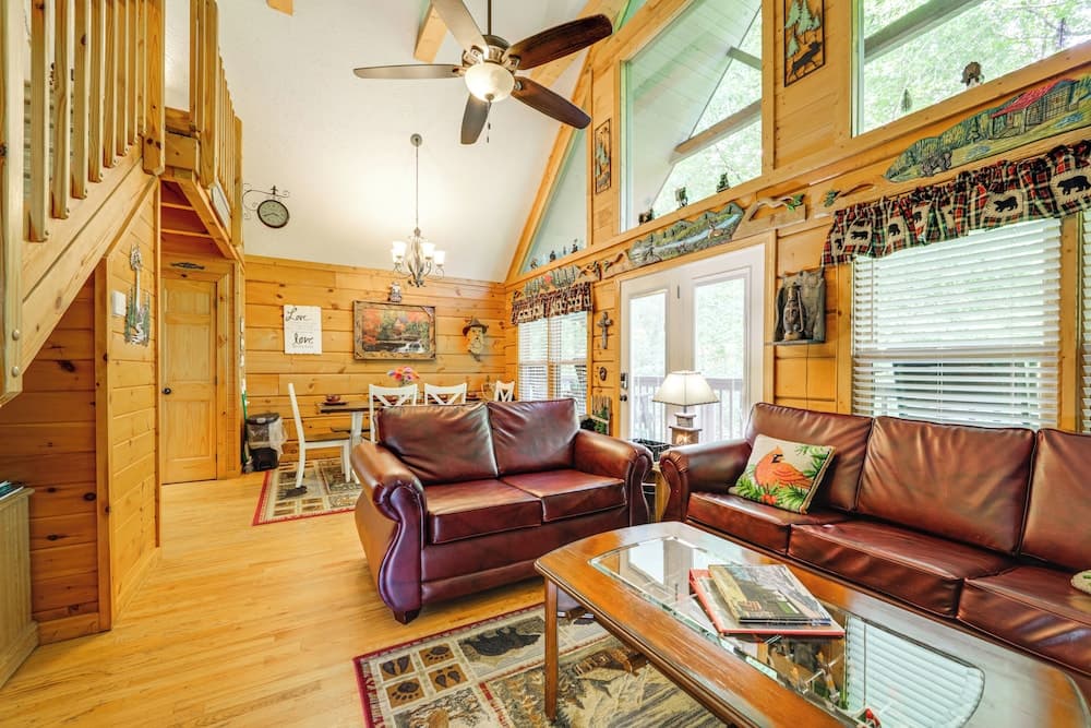 Return to Eden Cabin w/ Hot Tub: 4 Mi to Dollywood