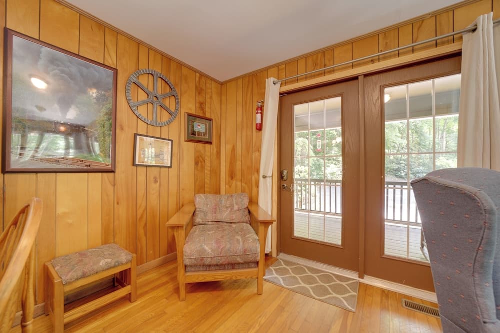Dog-friendly Cottage w/ Deck in National Forest!