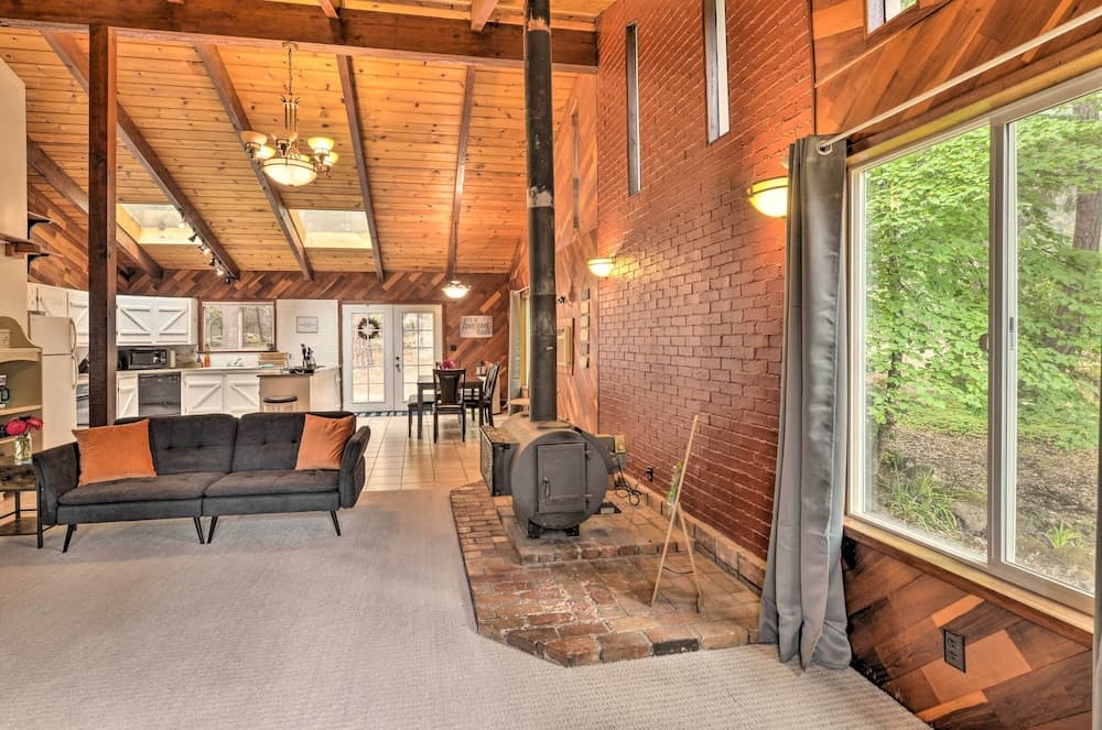 Step-free Hawkins Bar Home Near Trinity River