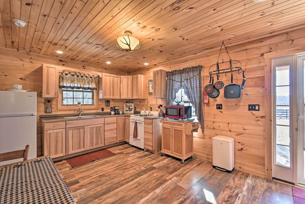 Quiet & Secluded Berea Cabin on 70-acre Farm!