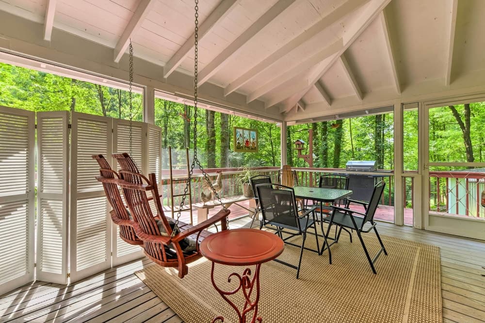 Smoky Mtn Cottage on Creek w/ Lanai & Forest Views