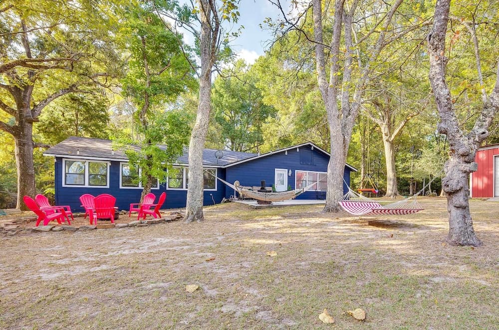 'the Whacky Shack' Family Cabin w/ Fire Pit!