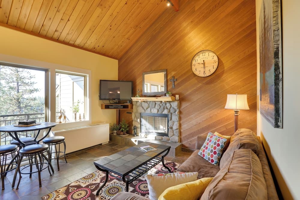 Breathtaking Bend Condo w/ Resort Amenities!